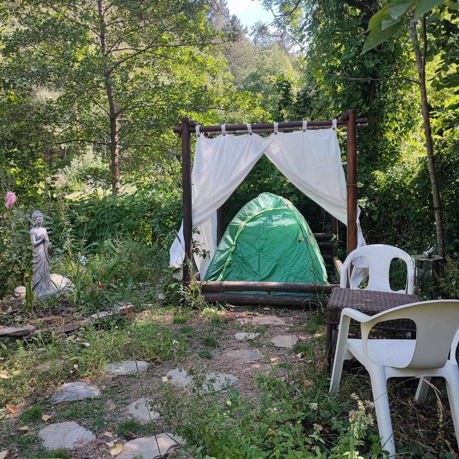 Tente Dans Gazebo Thai Dans Jardin En Bord De Riviere Saint-André-de-Valborgne Εξωτερικό φωτογραφία